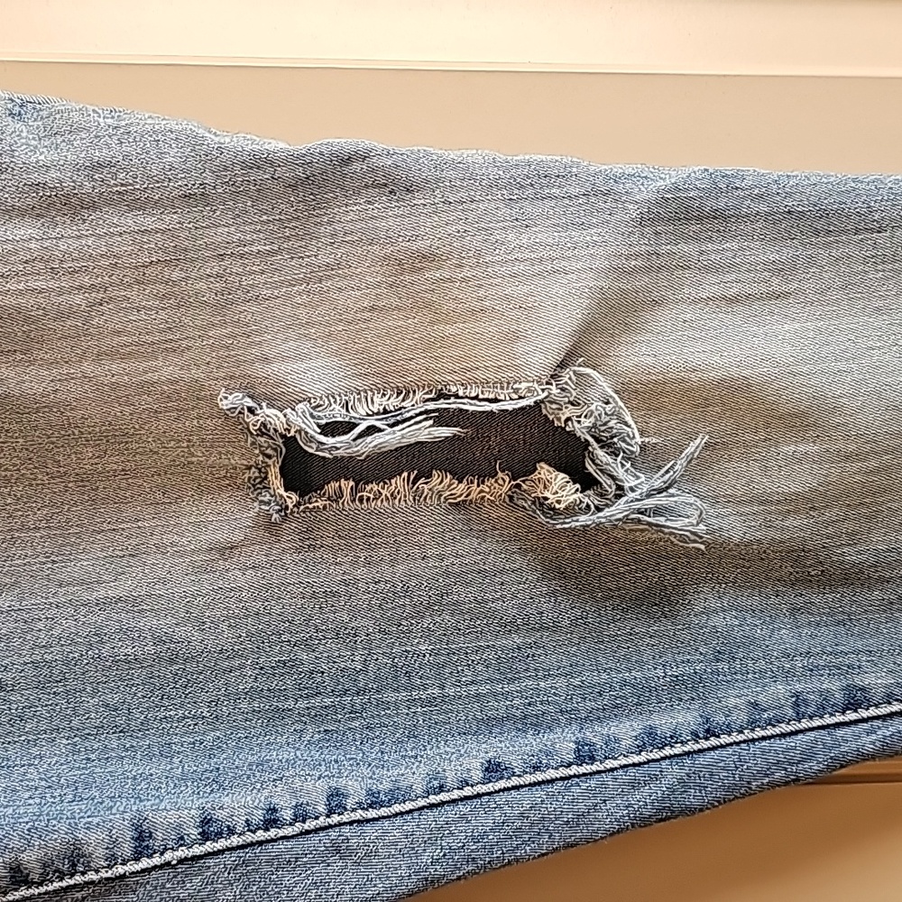 Universal Thread Distressed Stonewashed Jeans Siz… - image 4